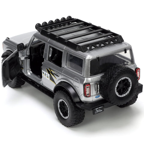 Just Trucks 2021 Ford Bronco w/ Extra Wheels 1:24 Scale Diecast Model KC HiLites Metallic Silver by Jada 33852