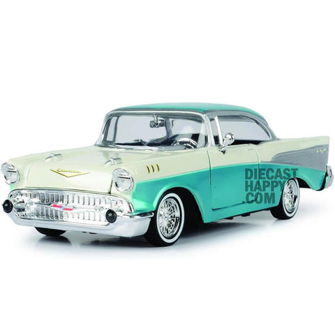 1957 Chevy Bel Air 1:24 Scale Diecast Model Turquoise by Motor Max