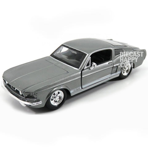 1967 Ford Mustang GT 1:24 Scale Diecast Model by Maisto 31260