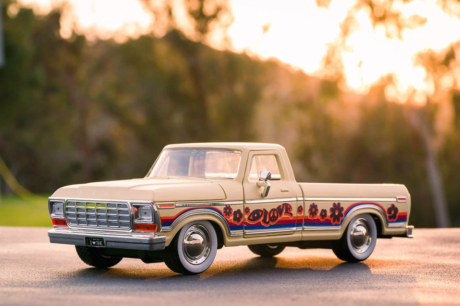 I Love The 70's 1979 Ford F-150 1:24 Scale Diecast Model Beige 