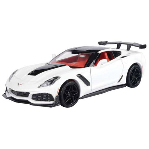 2019 Chevrolet Corvette C7 ZR1 1:24 Scale Diecast Model with Red Interior White by Motor Max 79356