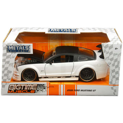 Bigtime Muscle 2006 Ford Mustang GT 1:24 Scale Diecast Model White by Jada 99973-WH diecasthappy.com