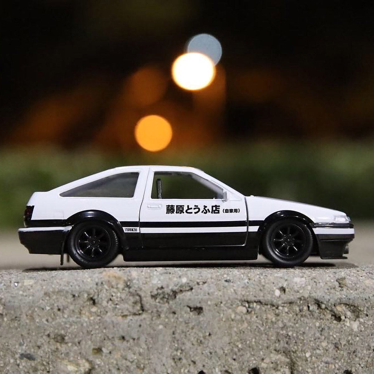 Initial D 1986 Toyota Trueno AE86 1:32 Black/White by Jada (No Window Box)